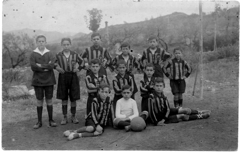 Equip futbol infantil cornudellenc (principis s.XX)
