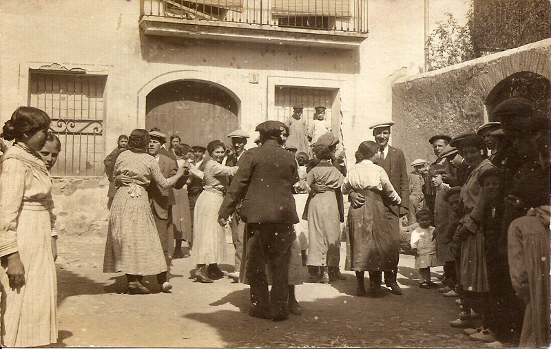Siurana, ball a la plaça, 1916.