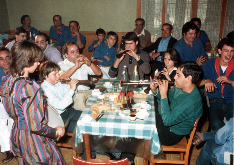 Brivalls de Cornudella de celebració a la Fonda Montsant (1982)