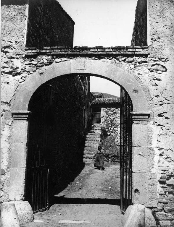 Mas de les Moreres, porta d'entrada (entre 1890 i 1936)
