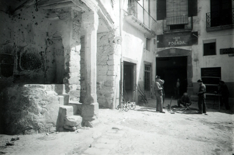 Cal Ferrer i l'Hostal del Recó, a la Plaça de la Vila (1934)